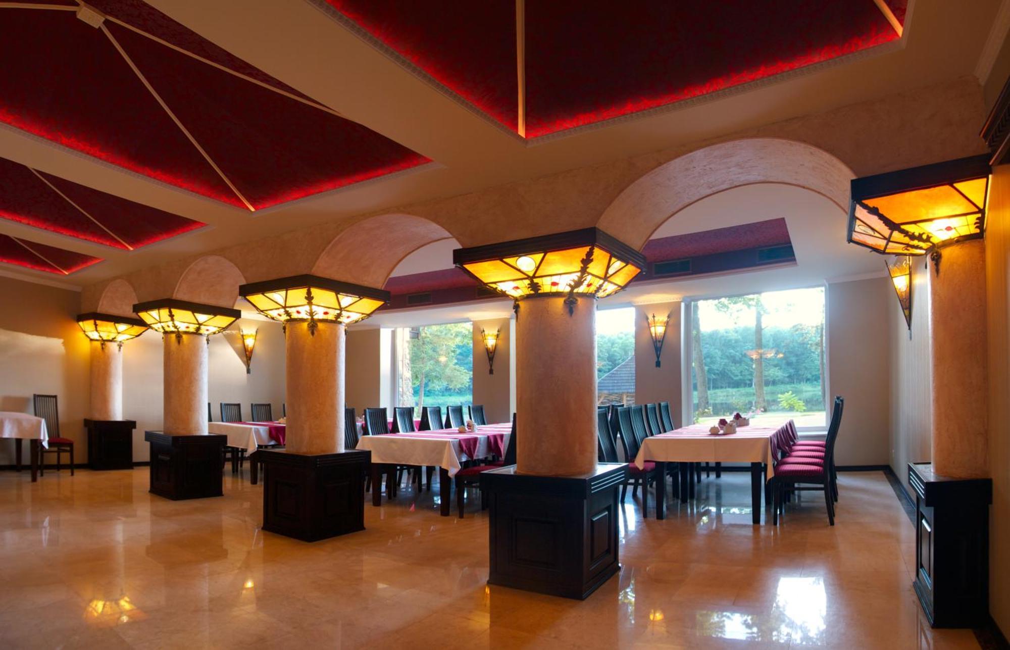 Dolgomostiska Sherwood Hotel מראה חיצוני תמונה