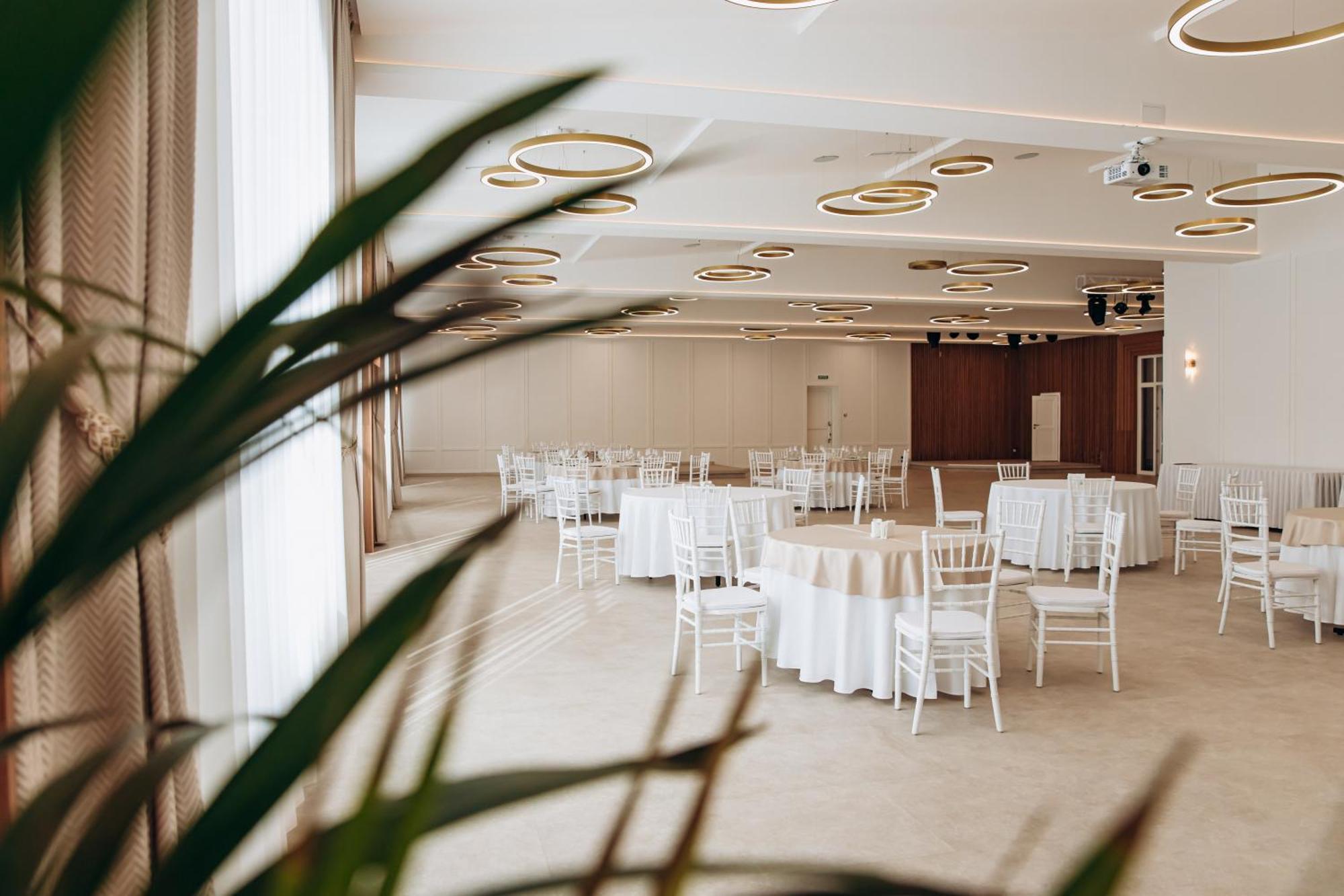 Dolgomostiska Sherwood Hotel מראה חיצוני תמונה