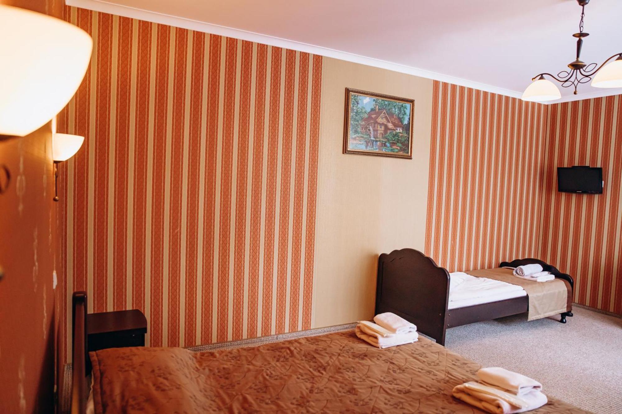 Dolgomostiska Sherwood Hotel מראה חיצוני תמונה