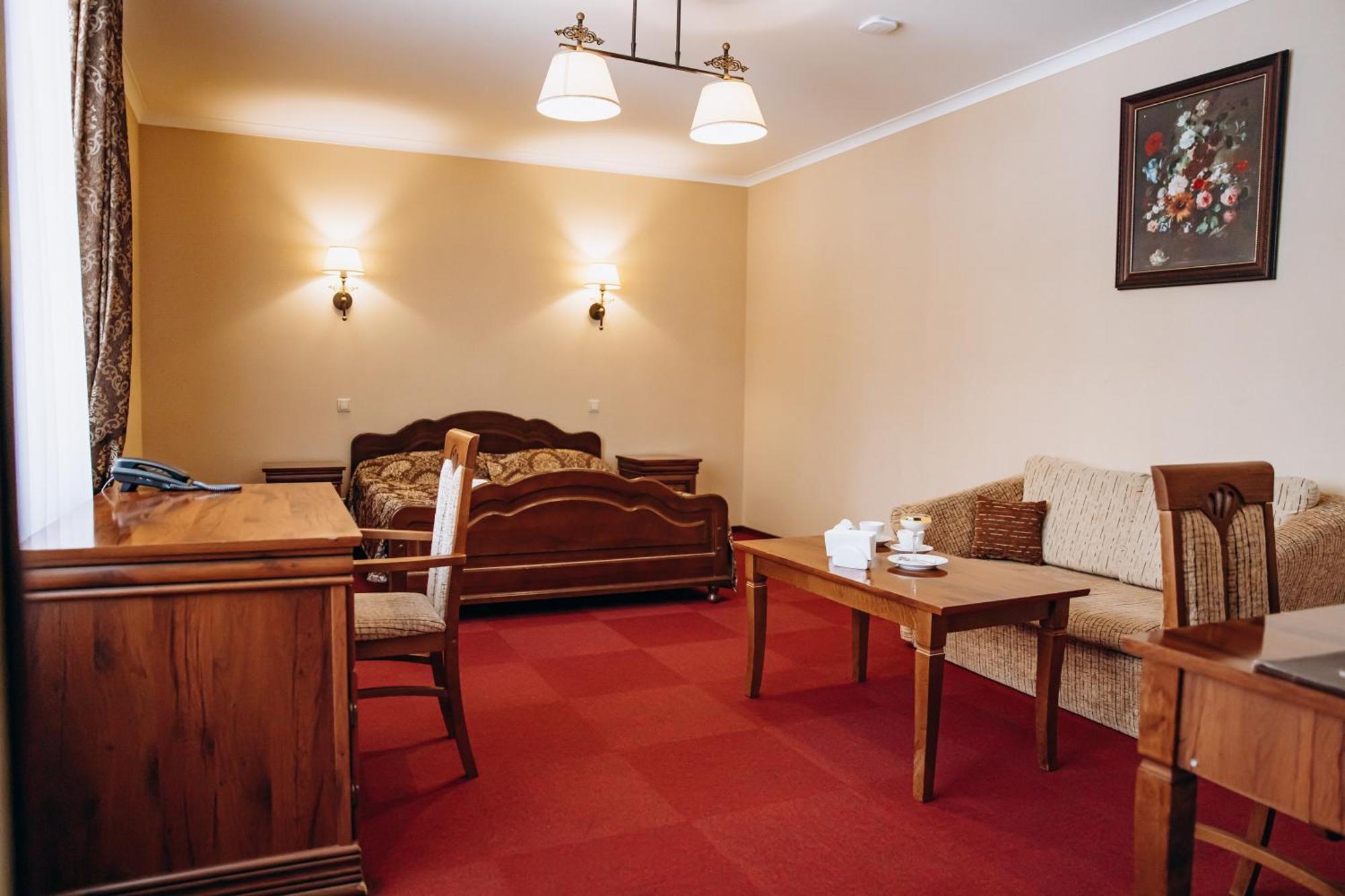 Dolgomostiska Sherwood Hotel מראה חיצוני תמונה
